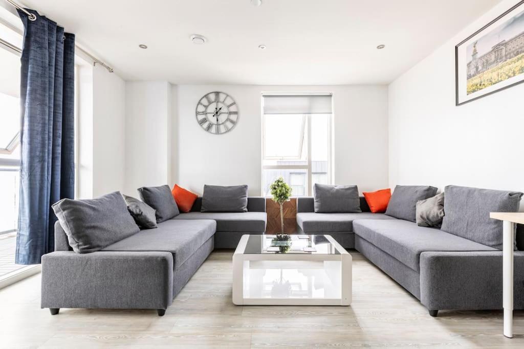 Stylish & Comfortable Top-Floor Flat In Harrow Londres Extérieur photo