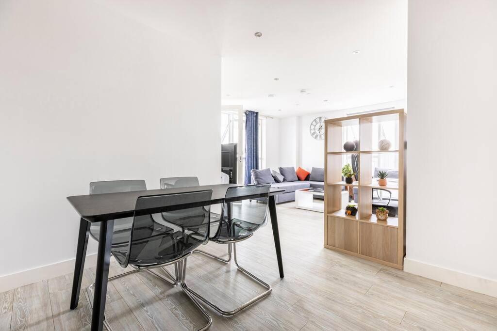 Stylish & Comfortable Top-Floor Flat In Harrow Londres Extérieur photo